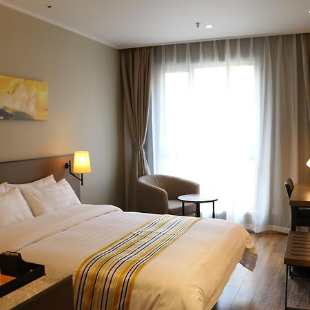 Home Inn Plus Shanghai People'S Square East Jinling Road Екстер'єр фото