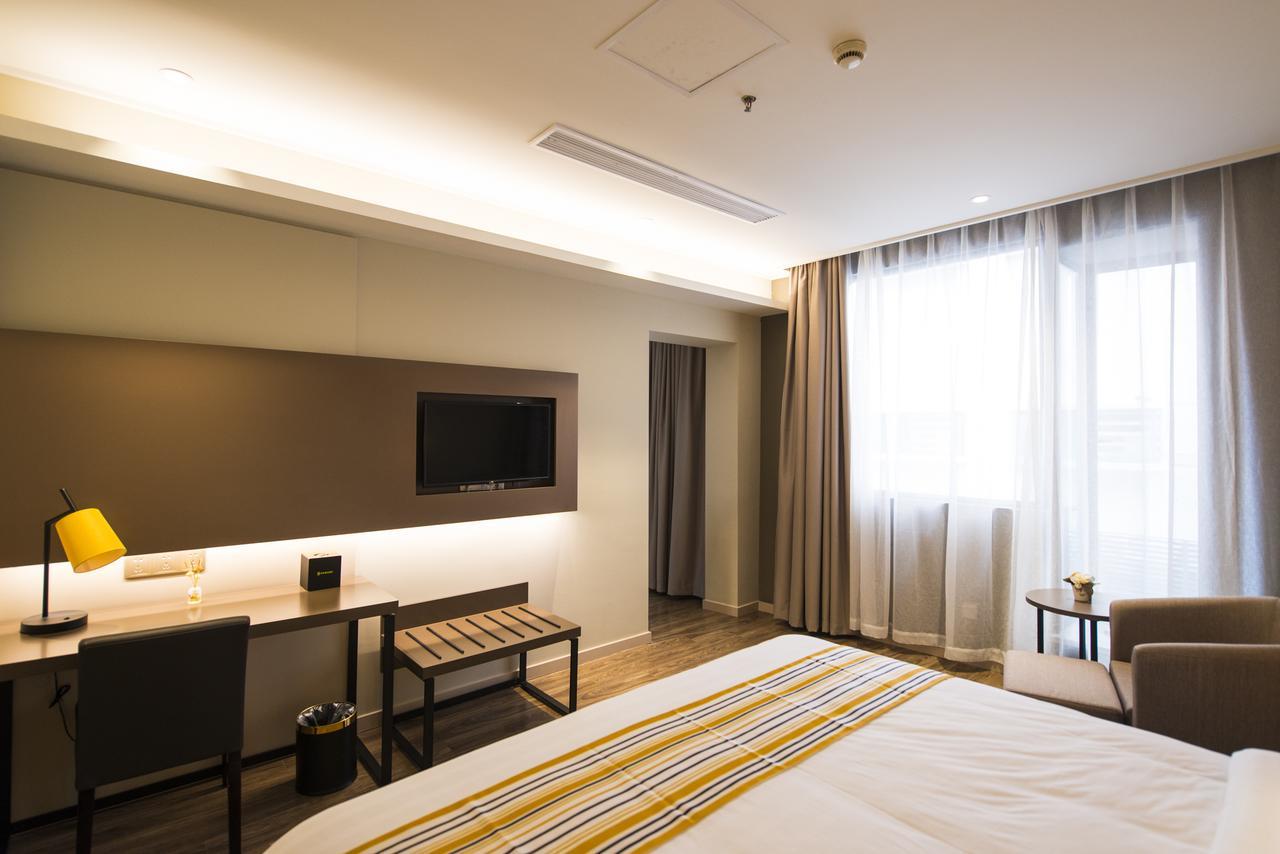 Home Inn Plus Shanghai People'S Square East Jinling Road Екстер'єр фото