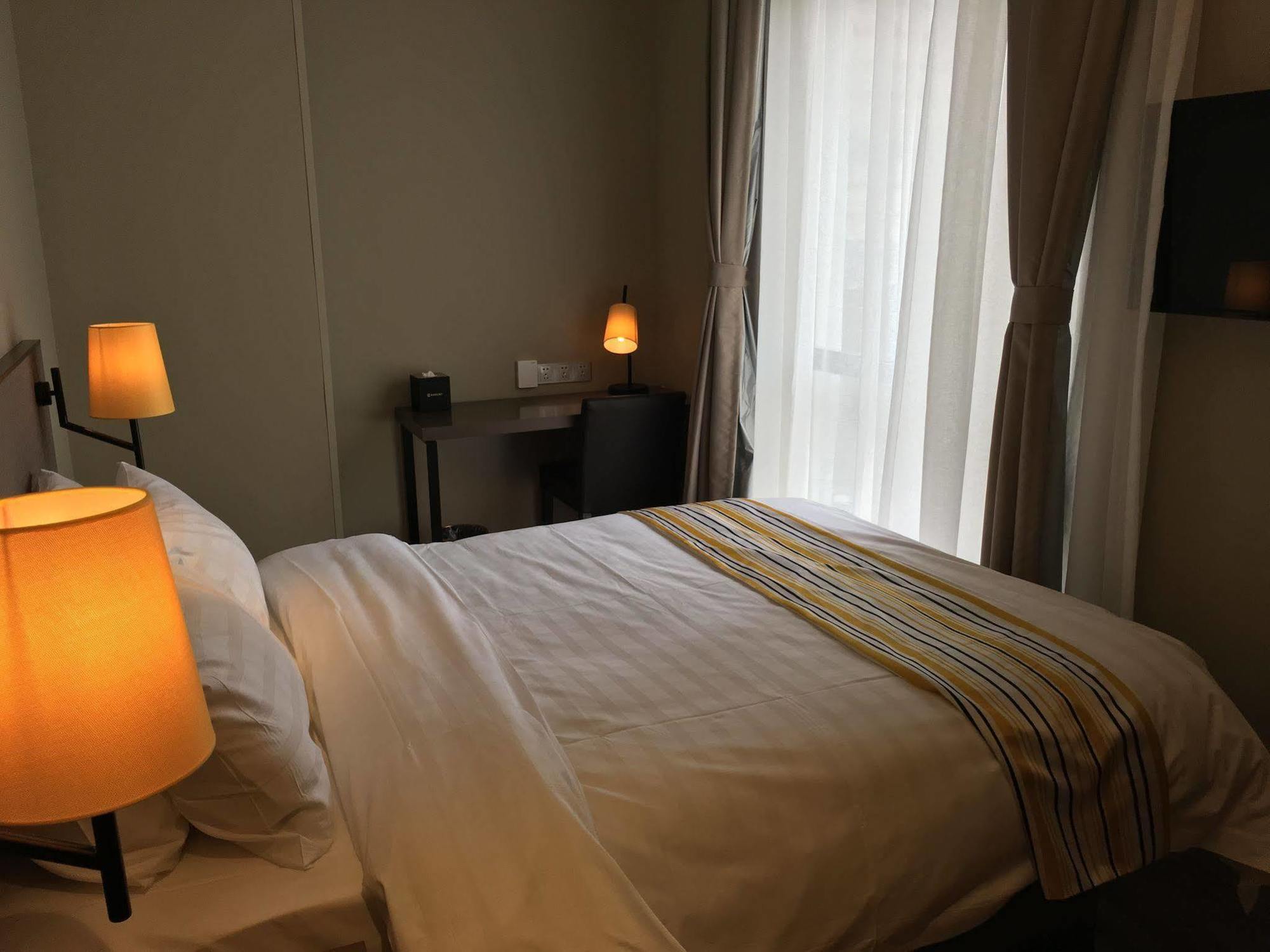 Home Inn Plus Shanghai People'S Square East Jinling Road Екстер'єр фото