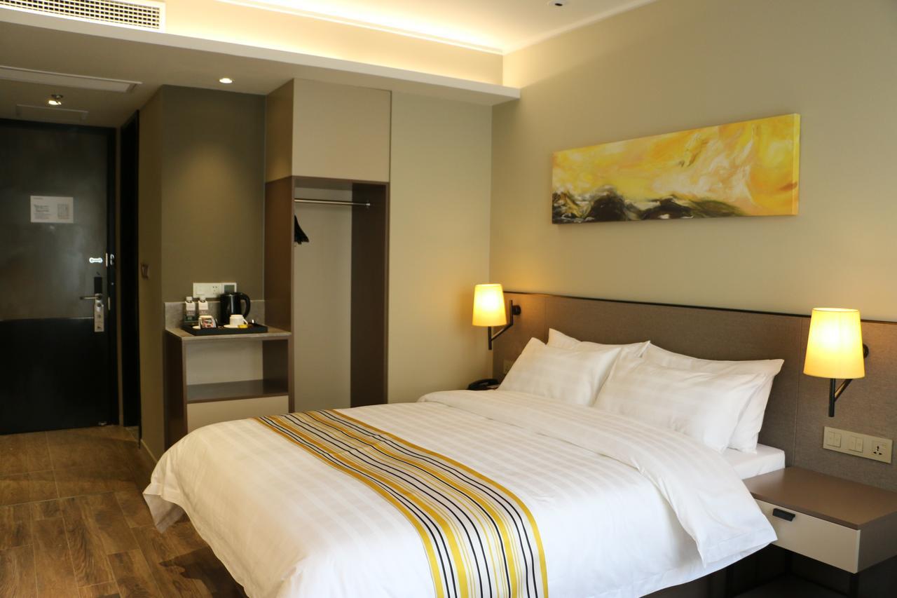 Home Inn Plus Shanghai People'S Square East Jinling Road Екстер'єр фото